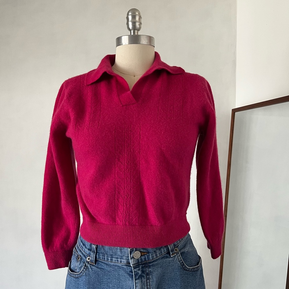 Vintage Pink V-Neck Sweater with Long Sleeves